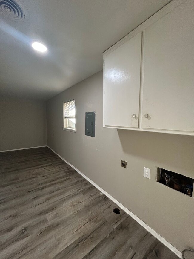 Building Photo - 3-Bedroom, 2-Bath Home in Prime Location!