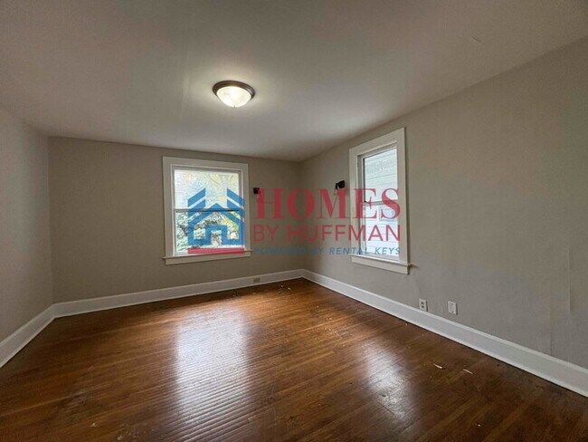 Building Photo - Spacious 3 Bedroom House | Two-Story | Loc...