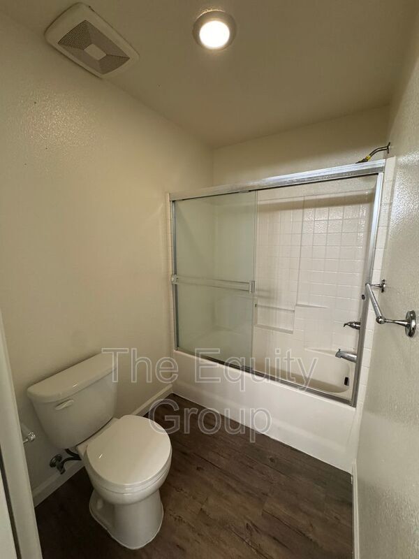 Building Photo - 2116 W Lark Ave