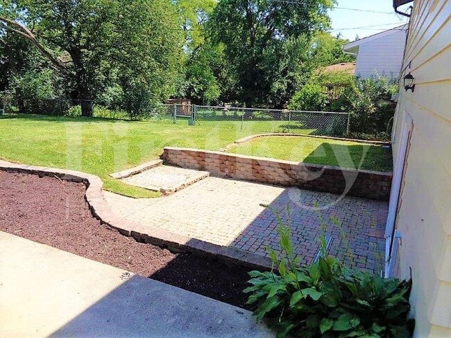 Building Photo - 752 W Hawley St