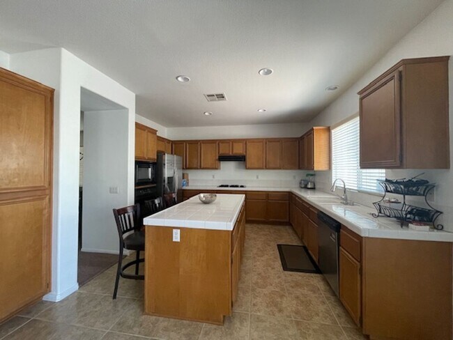 Building Photo - EASTVALE GREAT NEIGHBORHOOD- 4+2.5 EXECUTIVE HOME, QUIET NEIGHBORHOOD - AVAILABLE NOW!!! ONLY 1 G...