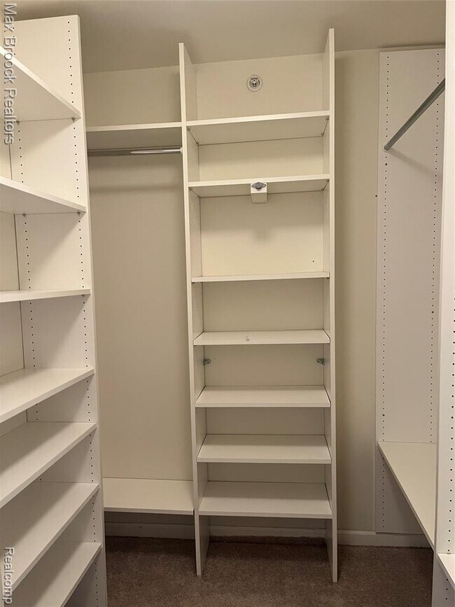 Building Photo - 3255 Camden Dr