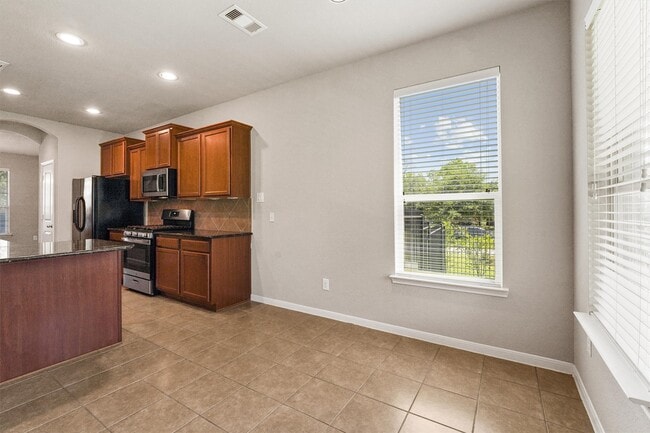 Building Photo - 115 Black Swan Pl