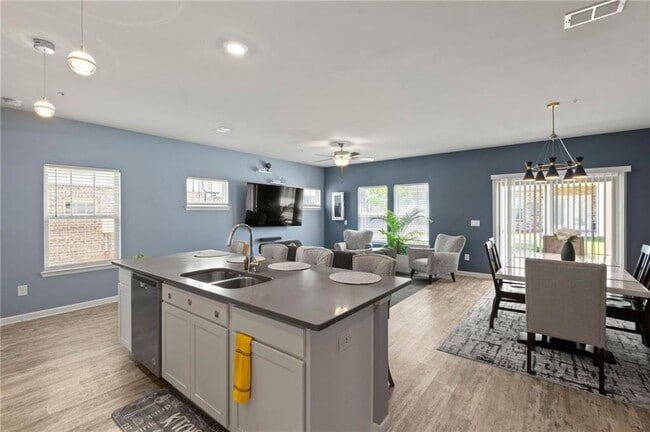 Building Photo - 1166 Arrowlake Rd