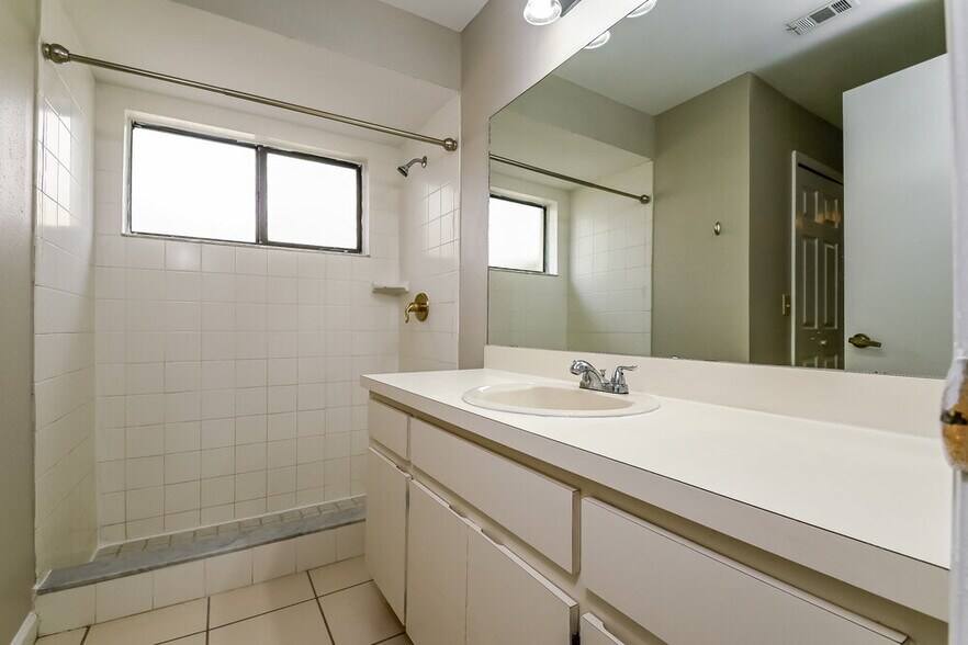 Building Photo - 2607 Shilo Ct