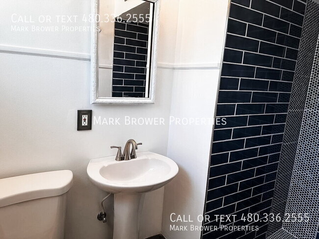 Building Photo - 2114 West Myrtle Ave