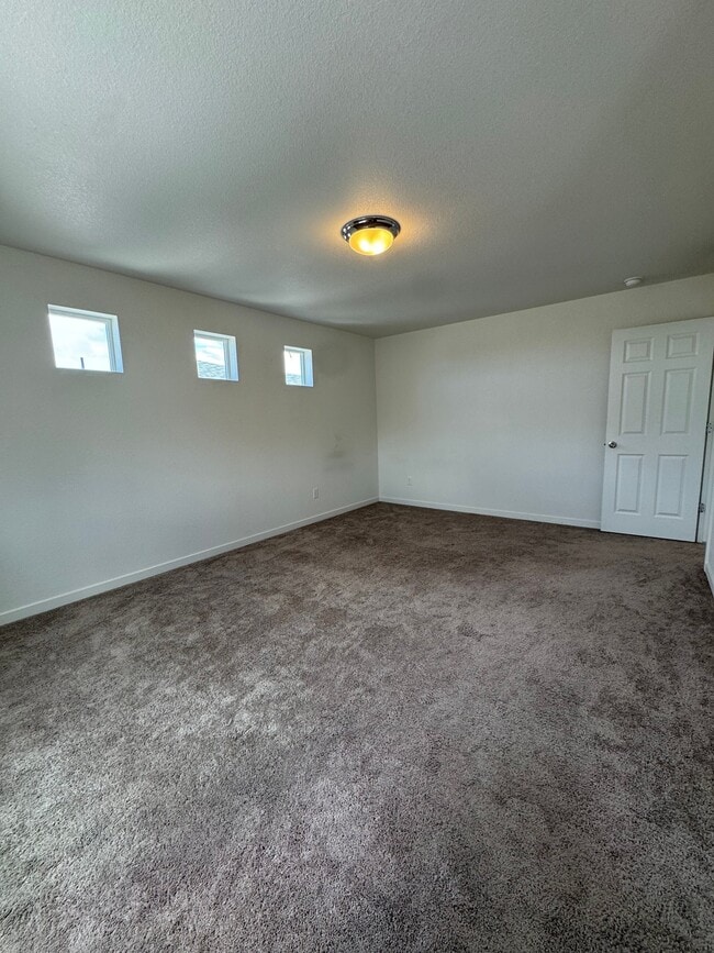 Building Photo - 5836 Thurless Ln