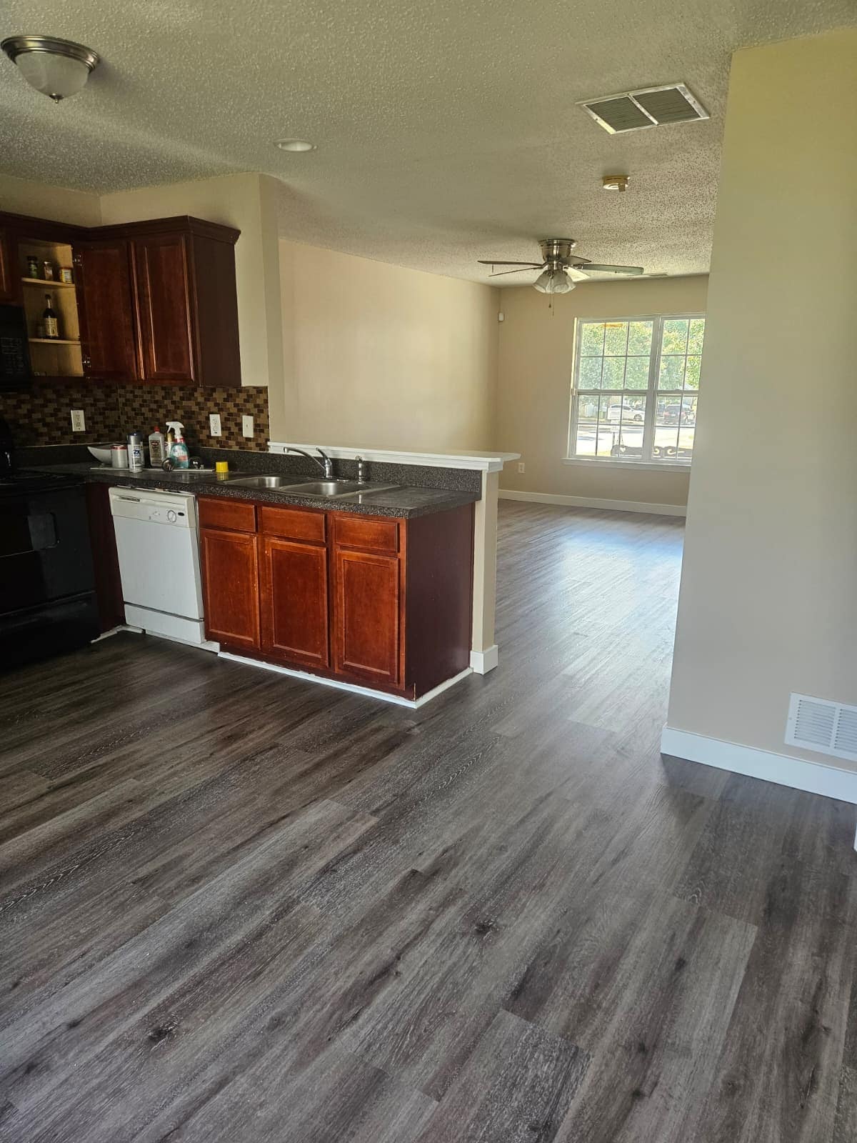 Building Photo - 500 Jaclyn Cir