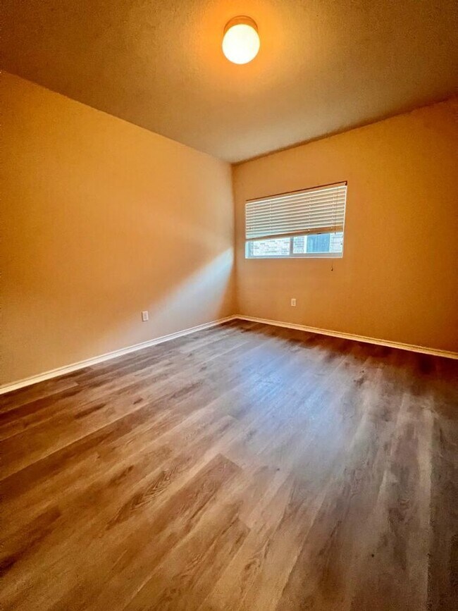 Building Photo - House For Lease Pflugerville
