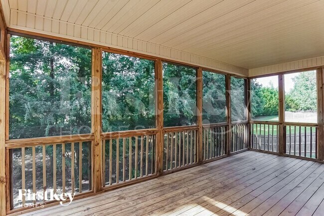 Building Photo - 2026 Laurel Lakes Ln