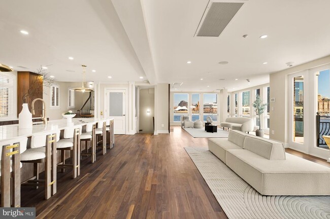 Building Photo - 622 Ponte Villas N