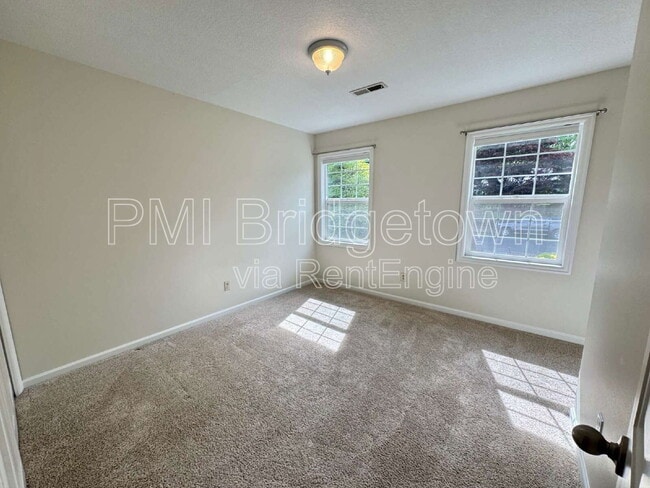 Building Photo - 11814 SW Dickinson Ct