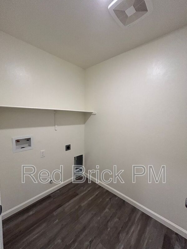 Building Photo - 38 River Oak Ct