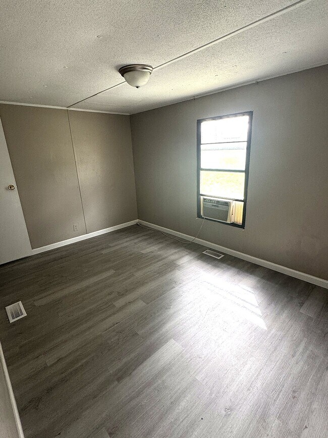 Building Photo - 161 Jolly Roger Dr