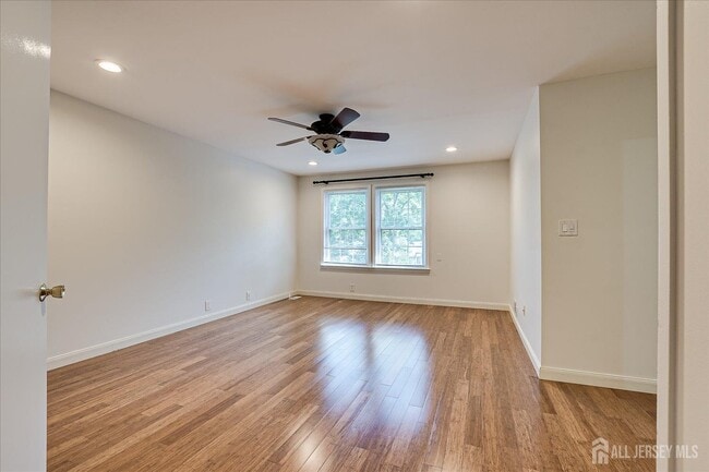 Building Photo - 3902 Springbrook Dr