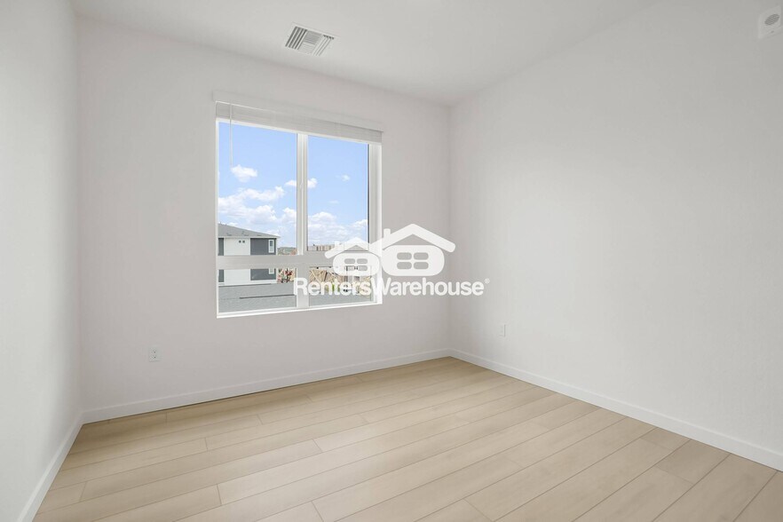 Building Photo - 6153 N Ceylon St