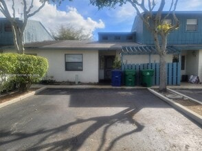 Building Photo - 6948 SW 36th Ct