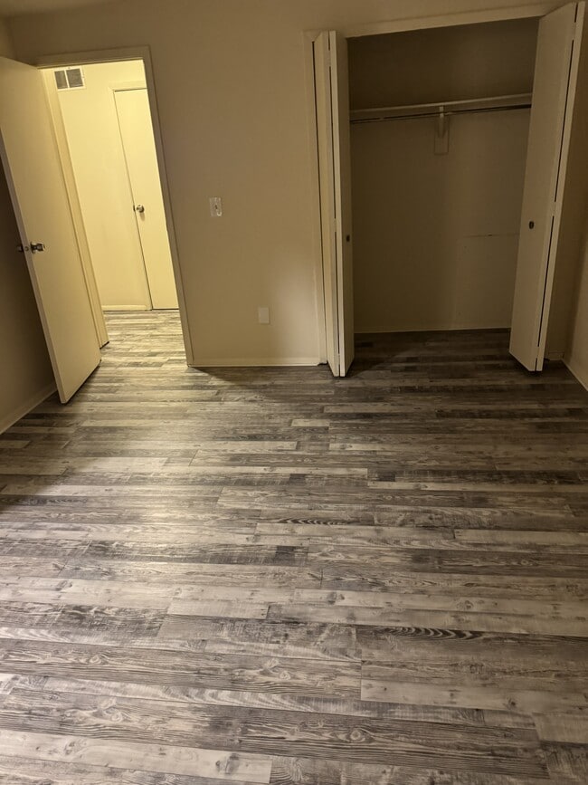 Building Photo - 45 King Arthur Ct