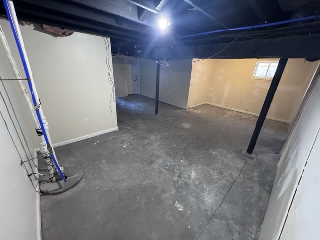 Building Photo - 310 S 42nd St