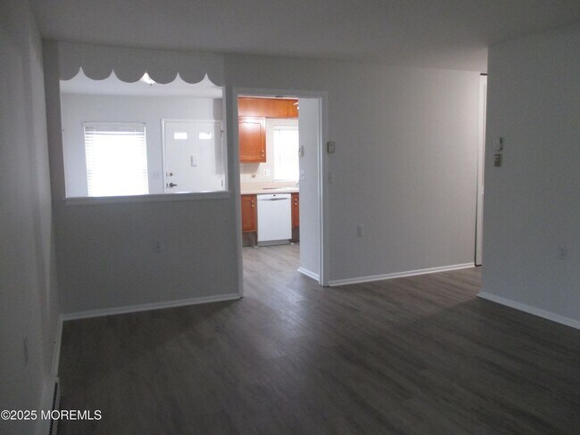 Building Photo - 111B Edinburgh Ln