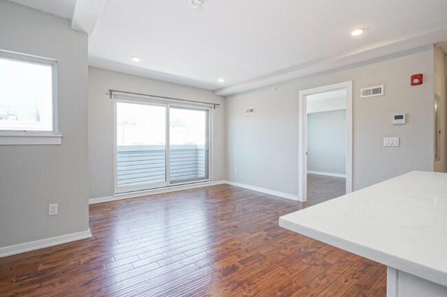 Building Photo - 1710 Cambridge St