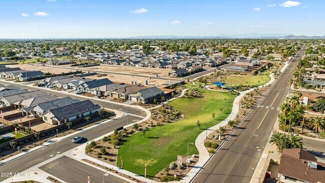 Building Photo - 5419 W Las Palmaritas Dr