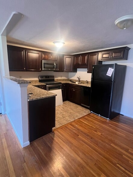 Building Photo - 4 Albert Dr