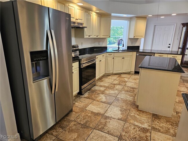 Building Photo - 713 Palmetto Ave