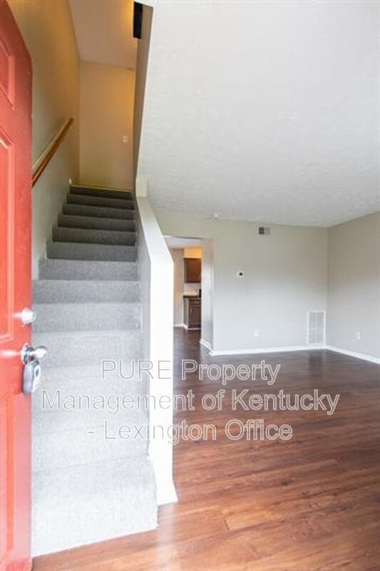 Building Photo - 209 Landings Dr