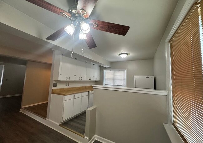 Building Photo - 740 Lawn Dr