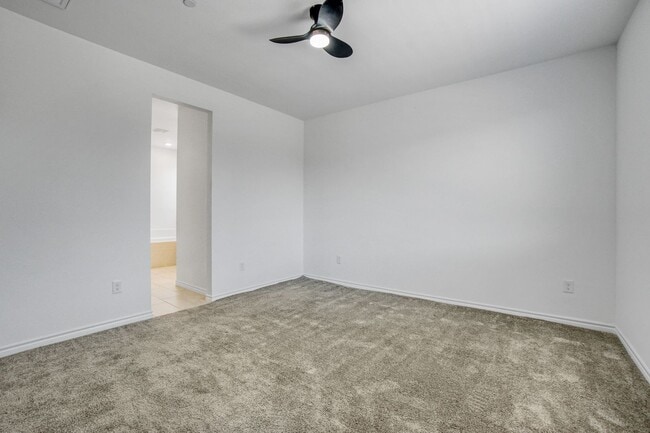 Building Photo - MULTI-GENERATIONAL New Build Home with En Suite In Skye Canyon!