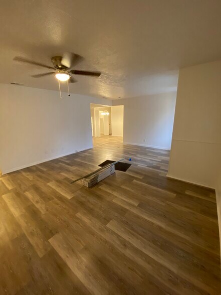 Building Photo - 2047 Farola Dr