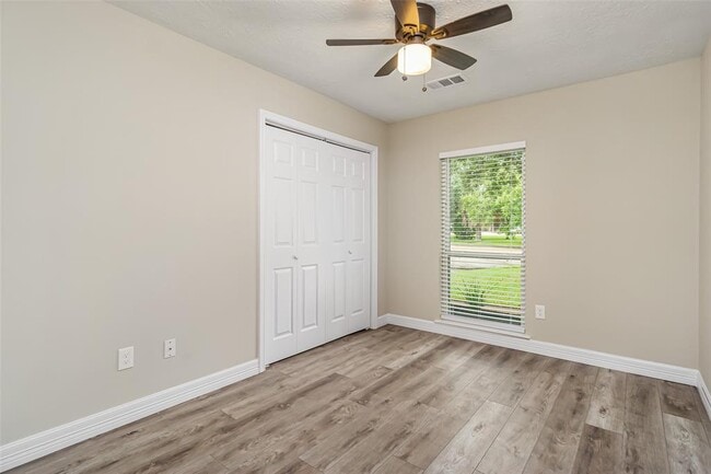 Building Photo - 16110 Reseda Cir