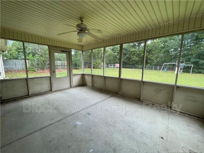 Building Photo - 596 E Lake Ridge Rd