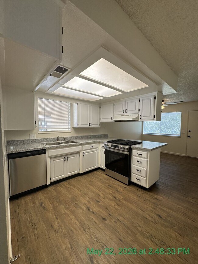 Building Photo - 1566