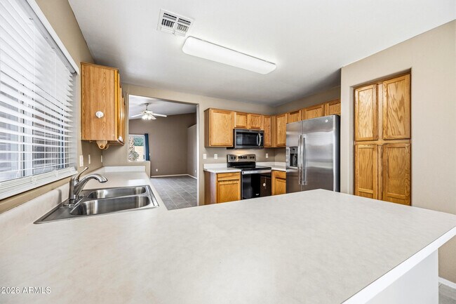 Building Photo - 858 E Monterey St