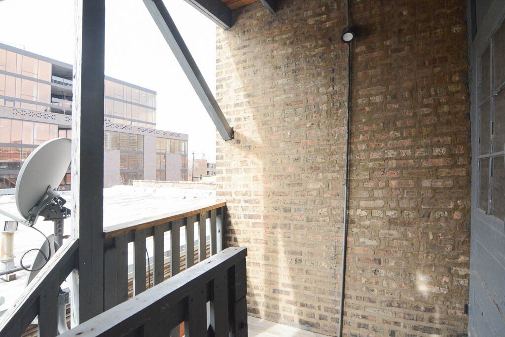 Building Photo - 630 W Stratford Pl