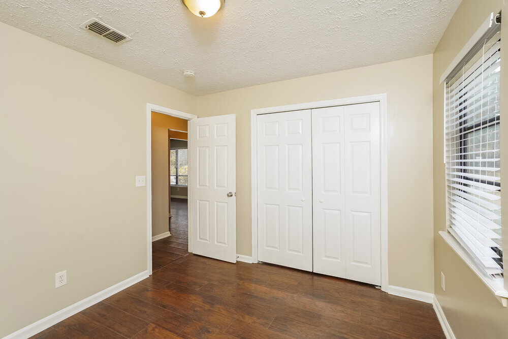 Building Photo - 452 SW Sansom Ln