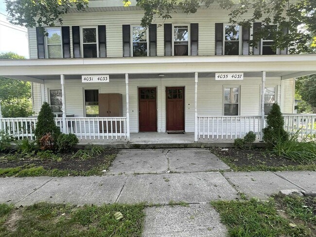 Primary Photo - 4031-4037-4037 Pleasant St