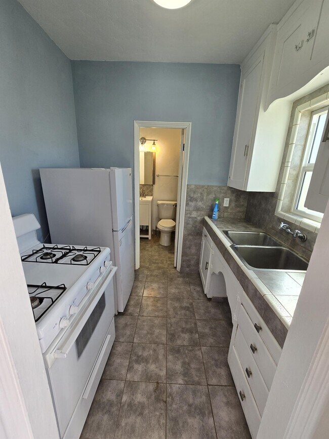 Building Photo - 818 S Arizona Ave