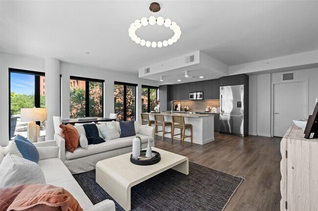 Building Photo - 1991 Main St