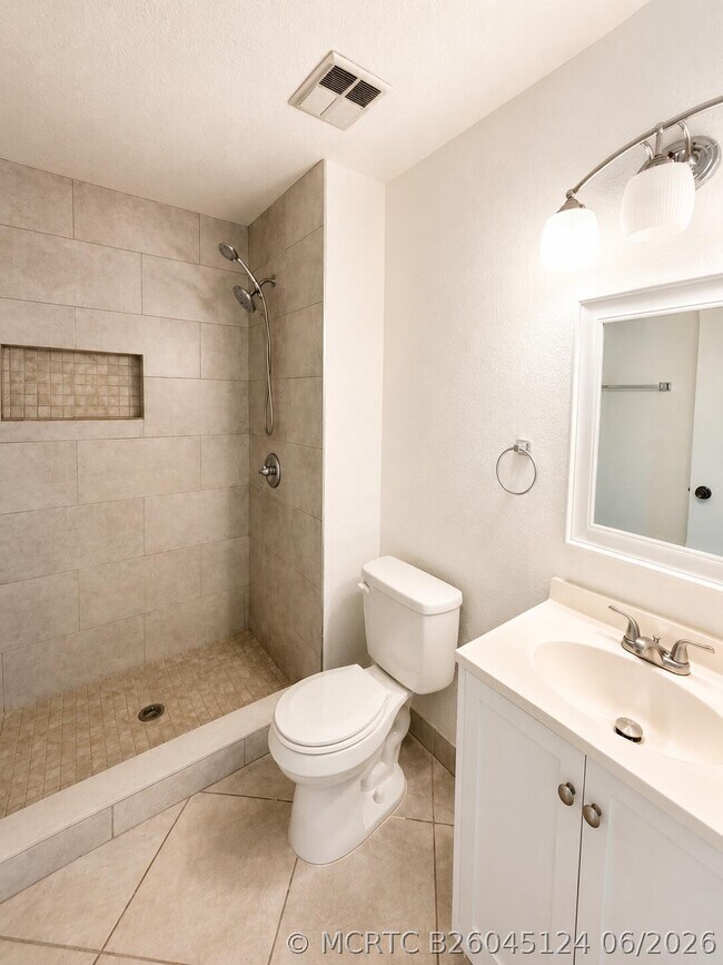 Building Photo - 5728-5728 Blueberry Ct