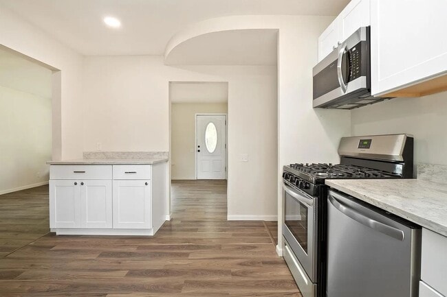 Building Photo - Updated 3 bedroom home in Florissant with garage