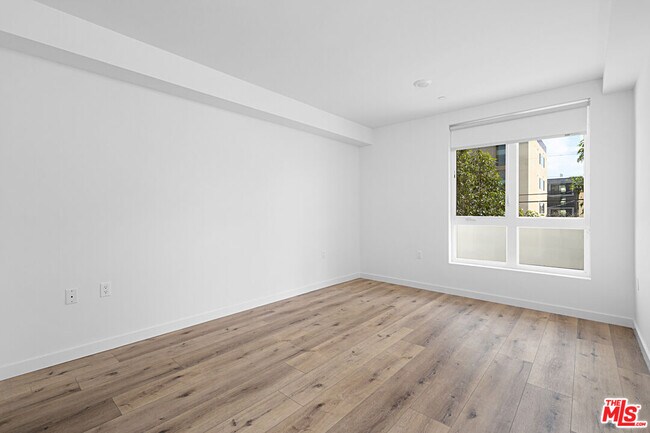 Building Photo - 5229 Willowcrest Ave