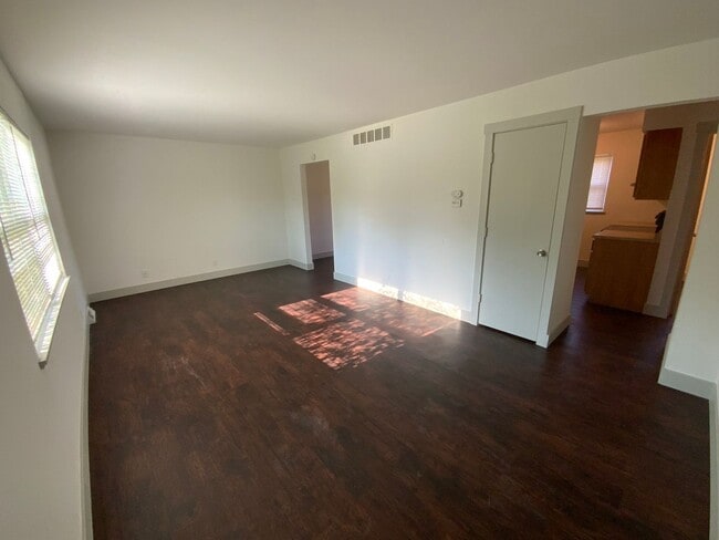 Primary Photo - 204 S Scott Blvd