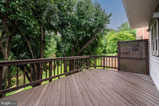 Building Photo - 1275 Quaker Hill Dr