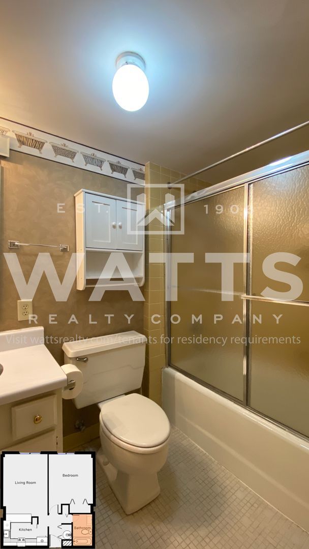 Building Photo - 1 Bedroom/ 1 Bath condo on Highland Avenue