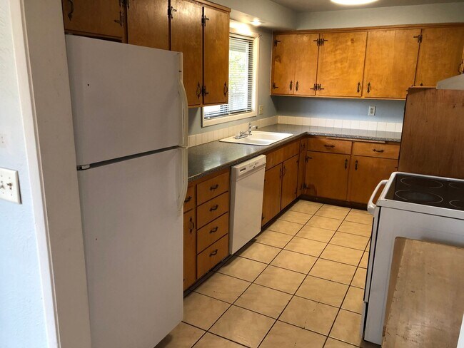 Building Photo - Updated 3 bedroom 1 1/2 bath home with a l...