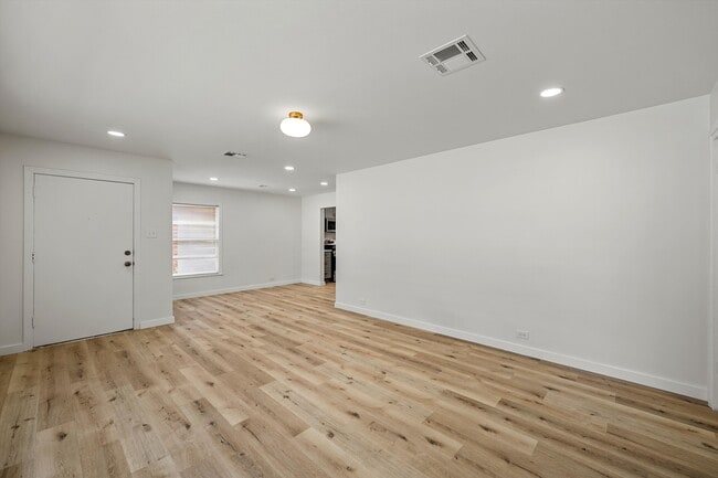 Building Photo - 3804 Erath Ave