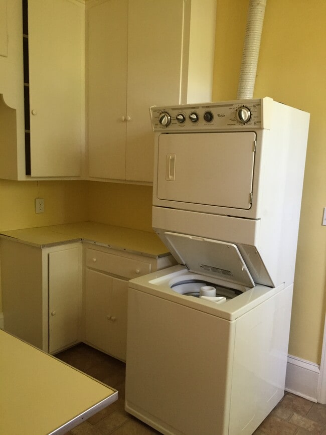 Building Photo - 1403 N Augusta St